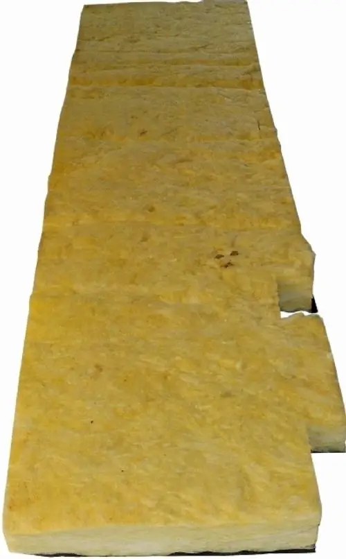 Wärmedämmung in gelber Farbe, die für Heizsysteme verwendet wird, zu sehen. Produkt stammt von der Marke Wolf.